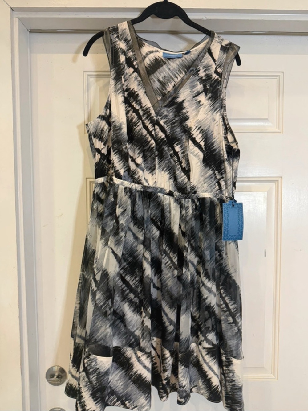 Simply Vera Vera Wang Black blue and White Midi Wrap Dress